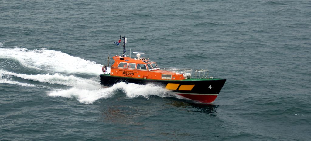Having cleared the Solent, the Southampton pilot is retrieved by his chums on their speedy orange boat. We'd be seeing a lot of these pilot boats as we navigated our way in and out of various Norwegian ports and fjords over the next couple of weeks.