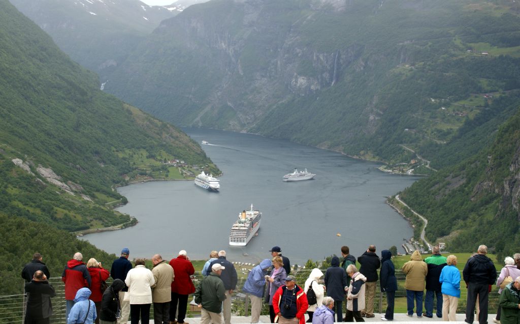If you've ever seen a picture of Geirangerfjord in a holiday brochure (or anywhere else for that matter), it was almost certainly taken from the Flydalsjuvet viewpoint. The problem with being on a coach tour is that there are always 59 other people that also want to get that once-in-a-lifetime shot.