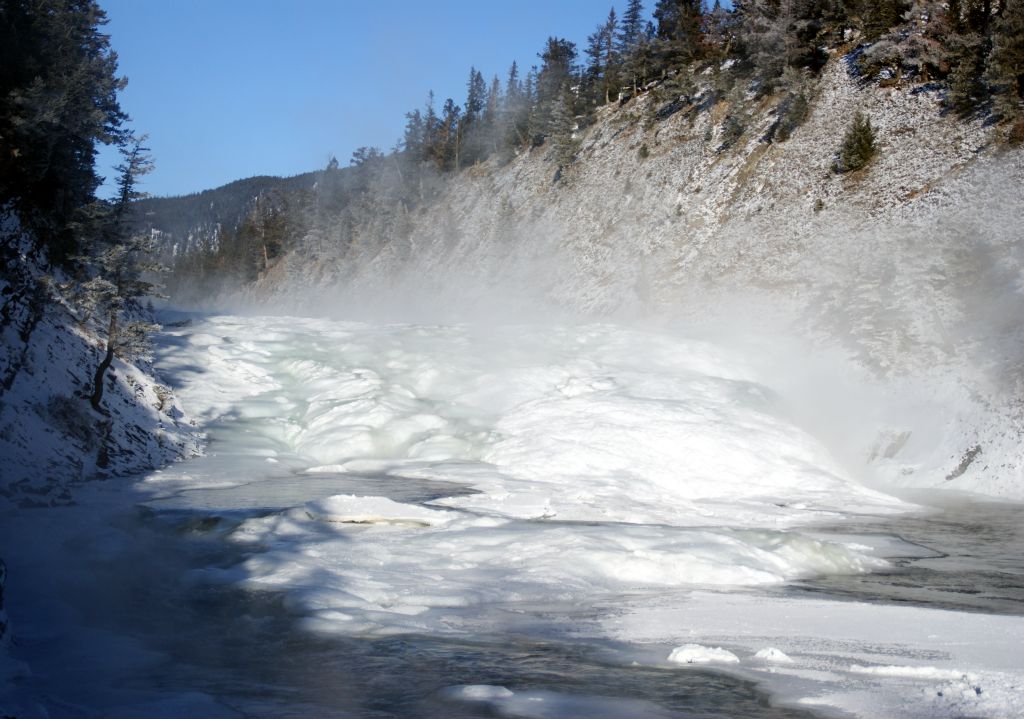 Bow Falls were already almost completely frozen over.