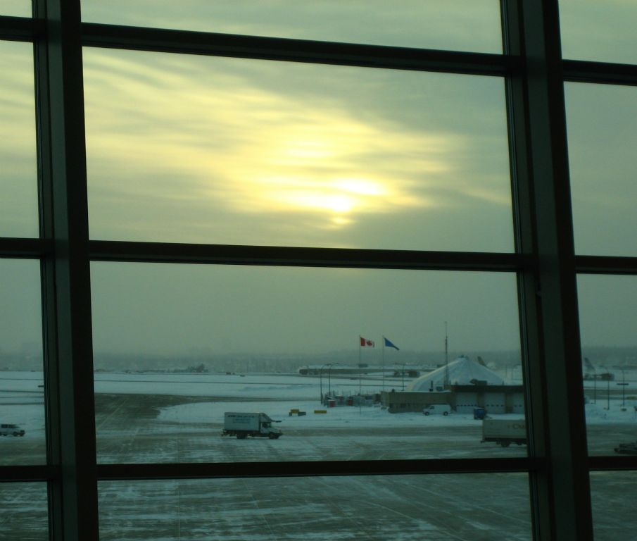 Here's a picture of the approaching sunset from the terminal building at Calgary Airport.We had a great time, ate tonnes of yummy food and drank some really nice beer. We'll definitely visit Banff again, but I'm not sure we'll come back in the winter because it's just too darned cold.