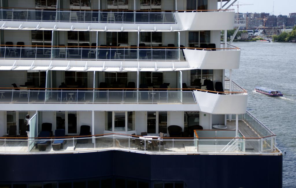 The Celebrity Constellation has a similar configuration to Arcadia in that it's got lots of rooms and suites on the back. But look at the size of that suite on the lowest deck. It's enormous - at least four times the size of a normal room - plus it’s got that huge patio area! It also appears to have an outside bath and another bath inside with panoramic bay windows. Awesome. When our work lottery syndicate gets round to winning the jackpot, I think this is where I shall celebrate.