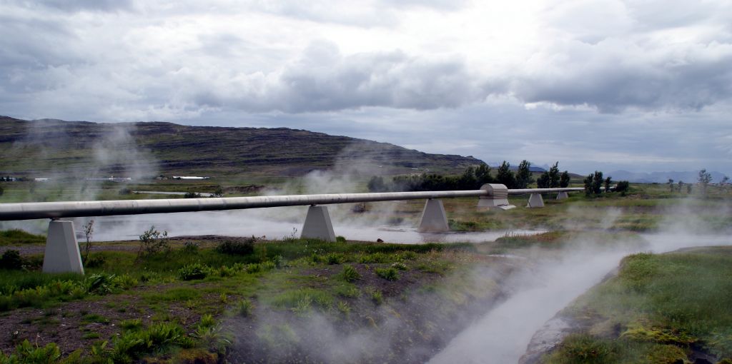 Our final stop on the tour was the Deildartunguhver Thermal Spring, which is apparently the most productive thermal spring in the world, producing 180 litres of boiling water every second. A 74km pipe connects the spring to the local towns of Akranes, Borgarnes and Hvanneyri. The water is 100C when it leaves Deildartunguhver and has only cooled to 66C when it reaches the far end of the pipe.