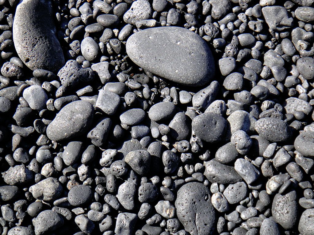 While I was taking ages trying to line up an interesting photo, Judith took this photo of pebbles on the beach. This is a very similar pattern to a rug I saw in John Lewis a few months ago. Nice.