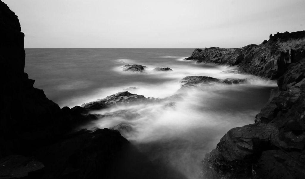 A bit further up the coast I found a nice rocky spot with some good breaking waves that looked promising for some ND10 photos.