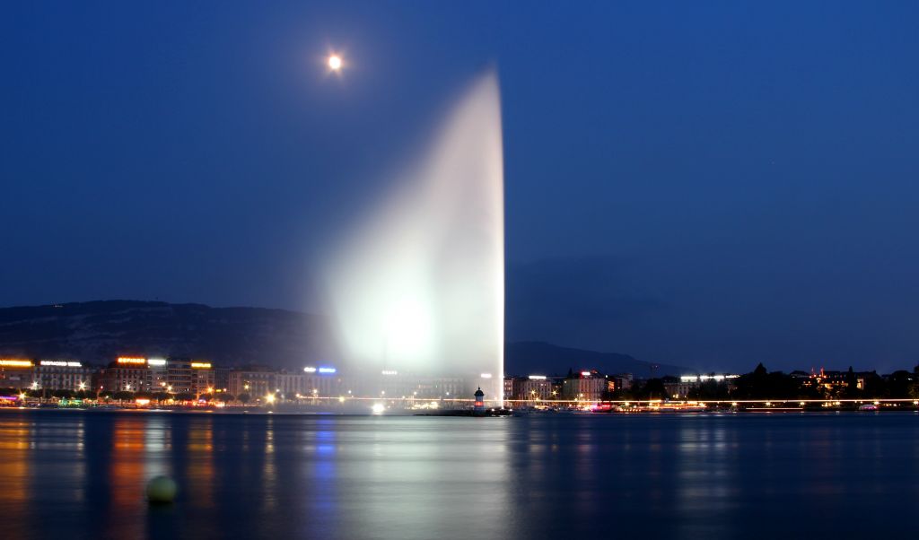 After sunset the Jet d'Eau is illuminated, which was nice. This 25 second exposure has blurred the motion of the fountain and smoothed the surface of the lake.It was time to head back to the hotel for some much needed sleep (we had to get up at 3am for our early flight). We had a pleasant day in Geneva, albeit a bit hot, but I don't think I'll be rushing back soon.