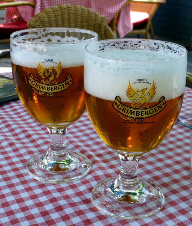 Having arrived safely in Damme, we stopped for a beer and a bite to eat. I say “a bite”, but I ordered lasagne and it was massive.Interestingly, this is the same beer as we were drinking in Meribel a few weeks ago.