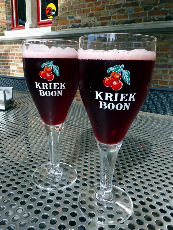 Having had a walk around the market, we pop back into 2be for some breakfast. I’ve had quite a lot of Kriek Boon over the years (it’s my favourite fruity beer), but this is the first time I’ve ever had a draft one. And very nice it was too.