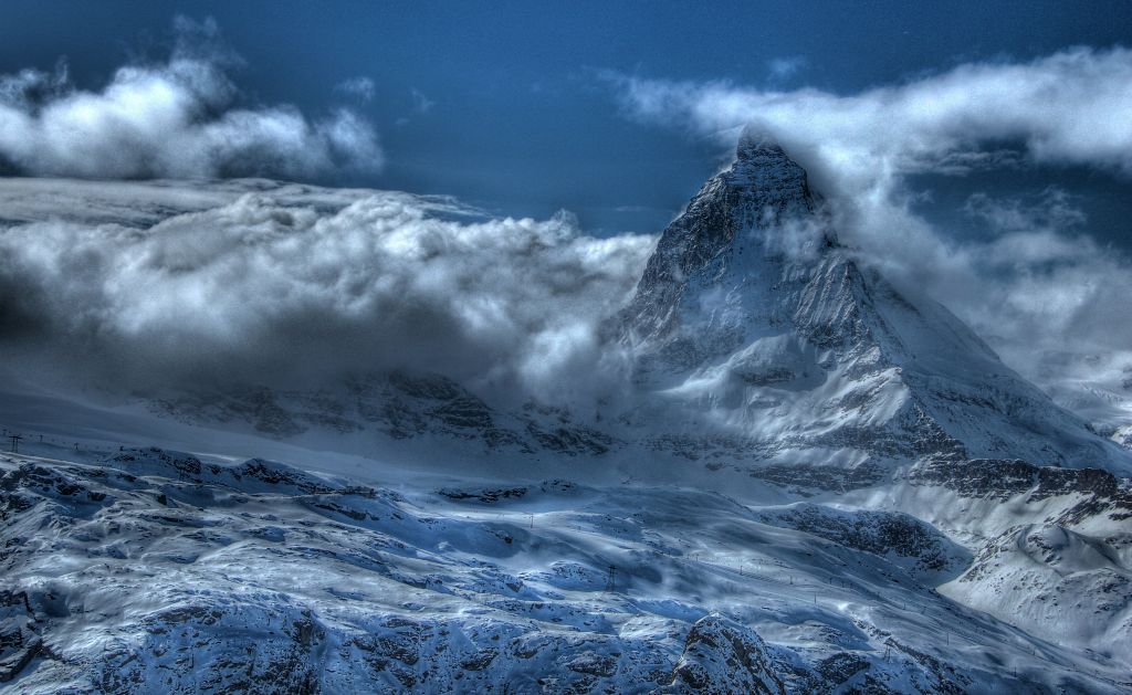 The Matterhorn was popping in and out of the clouds, creating some impressive scenes. So I settled down to take a few photos.