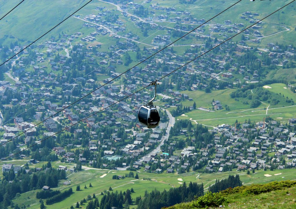 You’ll have to take my word for it, but Judith is in that cablecar on her way back to town.
