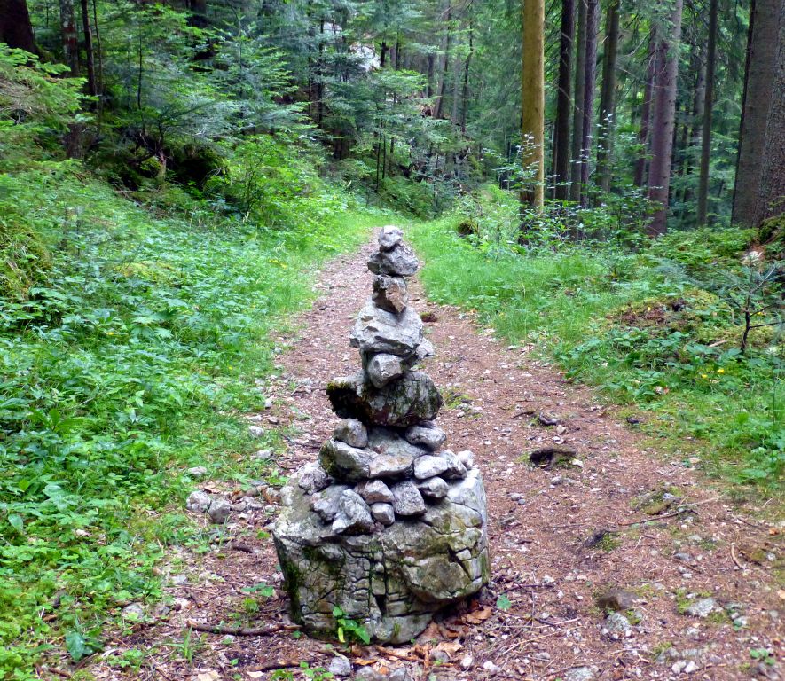 I also passed this stack of stones in the middle of the trail, which was a bit Blair Witch.