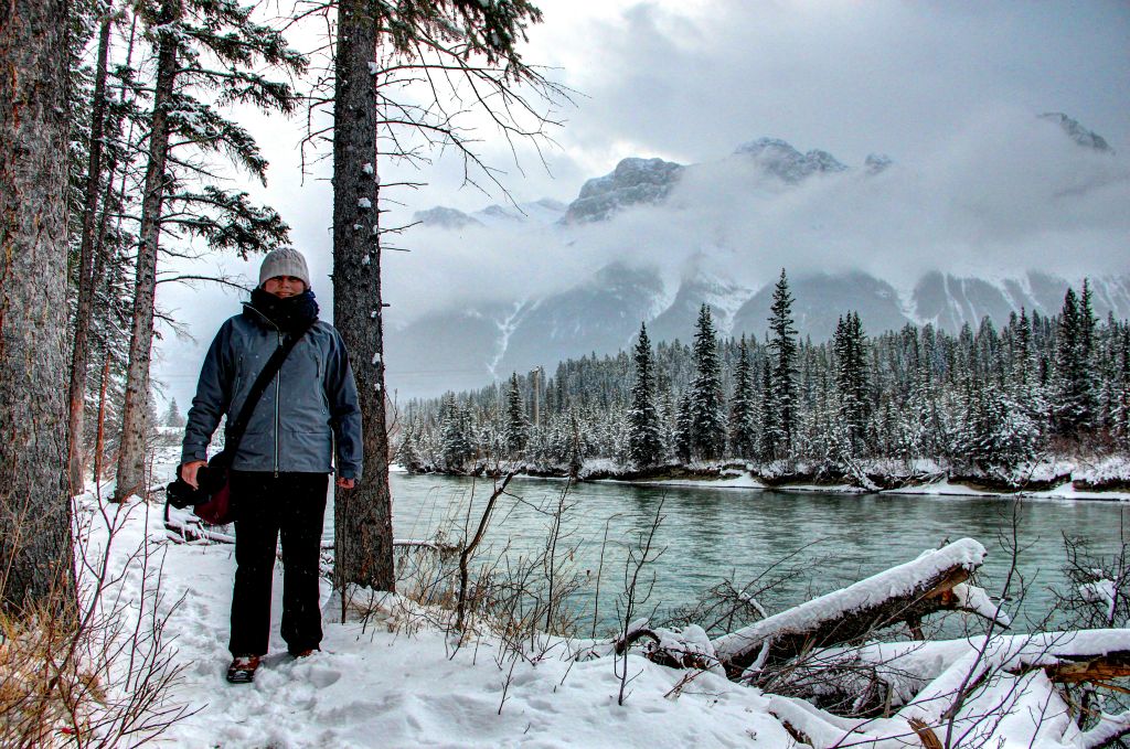Having checked into the Bow Valley motel, we decided to go for a bit of a walk down the Bow River. Although it wasn’t particularly cold out (about -5C), there was a stiff breeze that made walking about rather more arduous than one would have preferred.Here’s Judith on the bank of the Bow River.