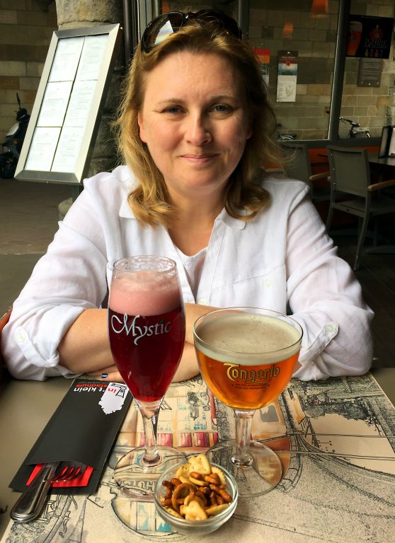 It was a bit late for lunch by this point, but still far too early for dinner, so we we popped into the In 't Klein Stadhuis in the Grote Markt for a beer and a snack.