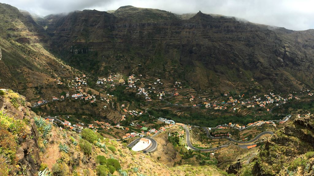 Heading back into the mountains, here's a mini phone panorama of the amazing terraces and the mad, winding road out of town.