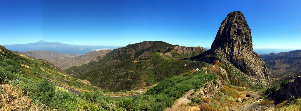 Here's a phone panorama showing Roque Agando on the right and Tenerife in the distance on the left.