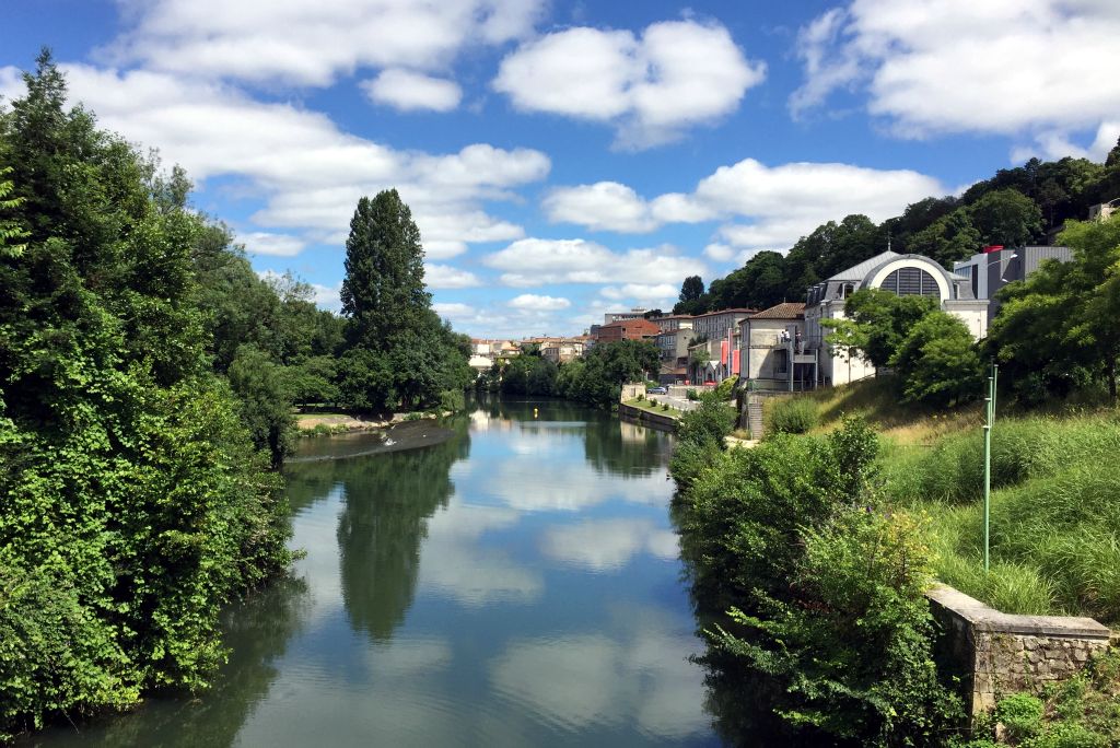 It had been quite cloudy all morning, but by the time we'd finished lunch the clouds were breaking up nicely. We decided to head down to the river (the Charente), which looked very pretty from up on the Ramparts.