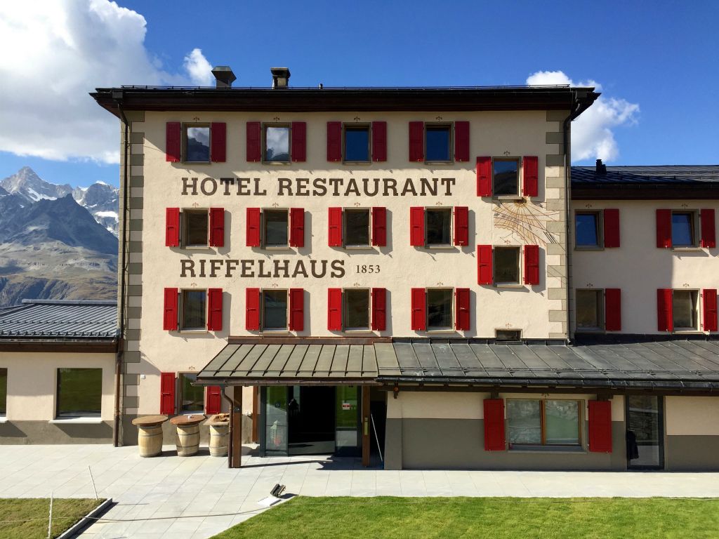 We parked in Tasch at around 3pm, hopped onto a train to Zermatt, then hopped onto another train up to our next hotel - the Riffelhaus at Riffelberg. This is a picture of the front of the hotel.