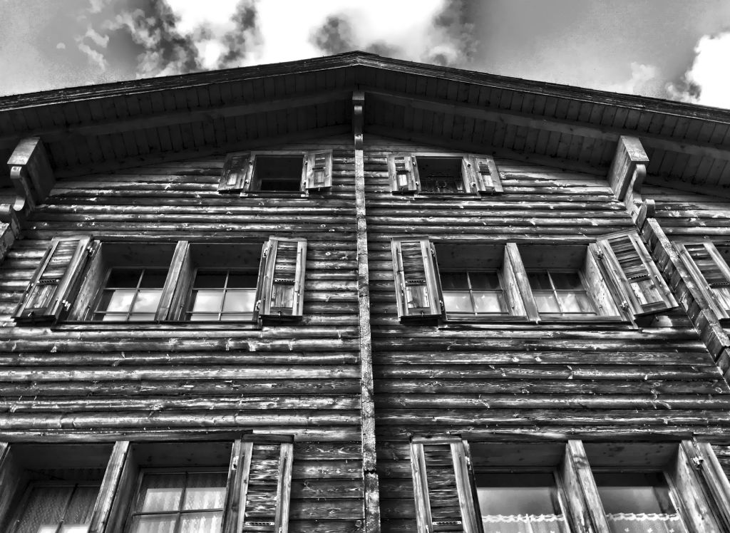 A black and white photo of one of the old (looking) buildings that we passed on our way back to the hotel.