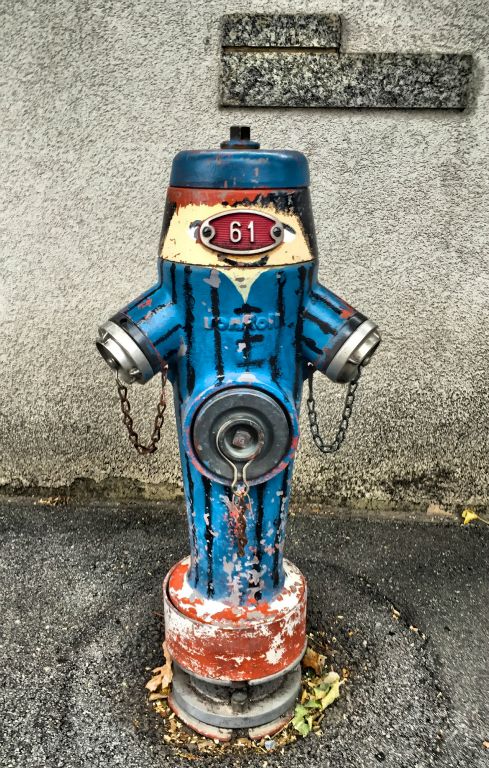 At some point the fire hydrants around town had been painted to look like little people. However it looked like that might have been a while ago as the paint was flaking and faded now. Still quite interesting though.