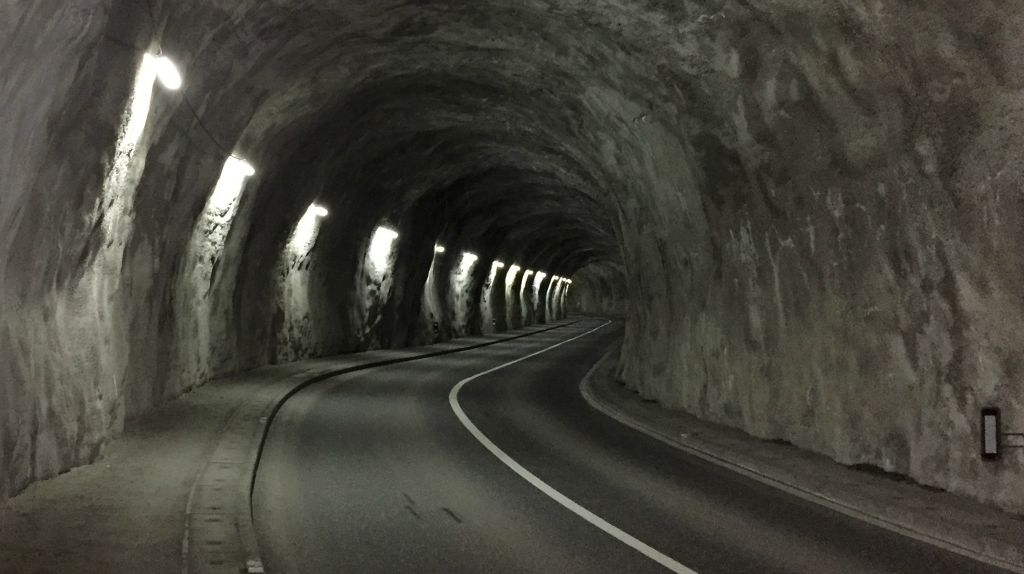 It was quite a big tunnel too. There was a footpath, but it was still rather disconcerting when lorries and buses came through. Although as they came round the corner I think they were almost as surpised to see me as I was alarmed to see them.