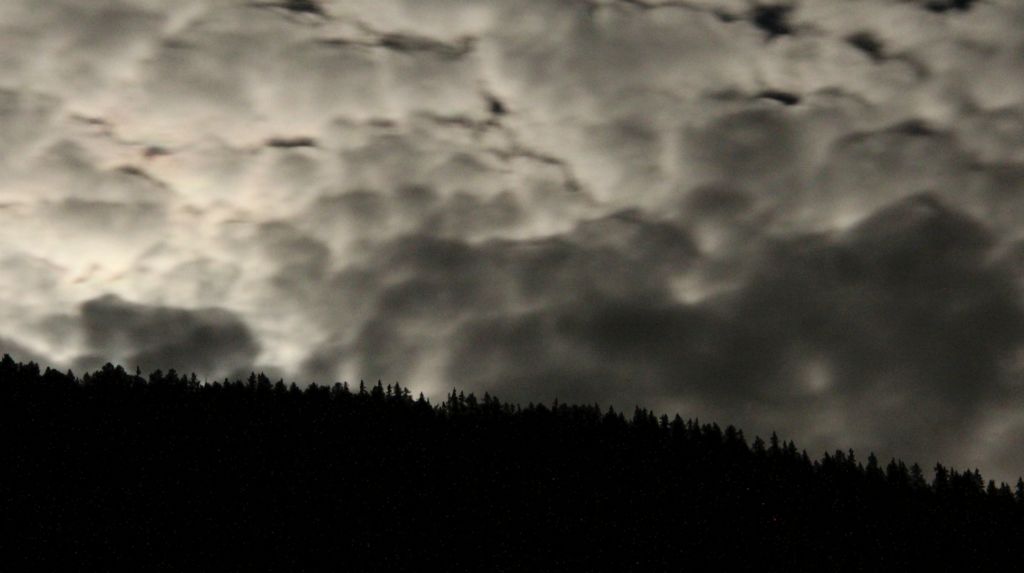 Back at the hotel I entertained myself for half an hour trying to get a decent photograph of the moonlit clouds above a distant tree-covered ridge. This was the best effort I managed.Distance walked today - 8.3 milesAscent today - 2,559 feetDescent today - 2.559 feet.