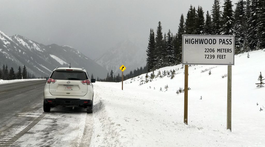 At the Highwood Pass (the highest paved road in Canada) it was getting quite snowy.