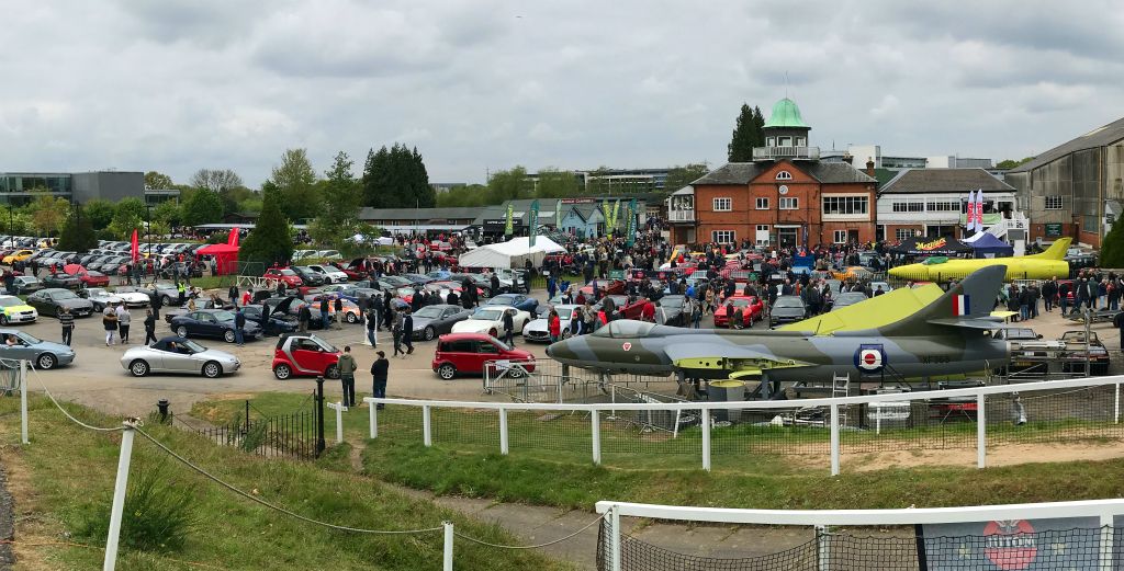 By 11am it was well busy. And the Italian cars were still arriving (alhough I'm not sure how that SMART you can see queuing in the photo has snuck in!). They must have been queuing for ages! Goodness knows where they were parking.