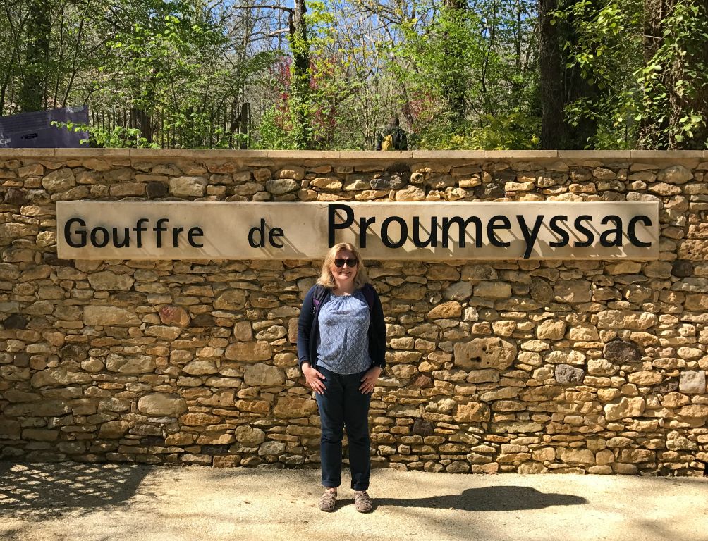 As we'd visited so many pretty towns and villages, we thought it might be nice to do something a bit different and headed for the Gouffre de Proumeyssac, which is basically a cave.