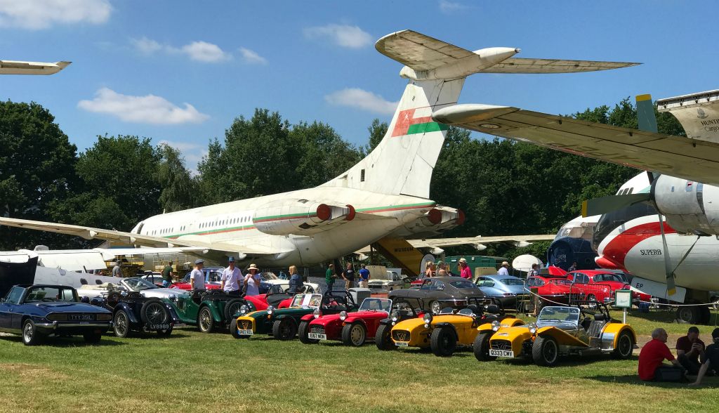 The Airplane Park was pretty much the only place on the site where there were any "modern" cars present. Here are some Caterhams, Jaguars and miscellaneous other types.
