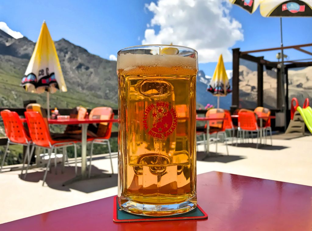 We had a very nice lunch and a couple of beers before getting the cable car back down to Saas Grund.
