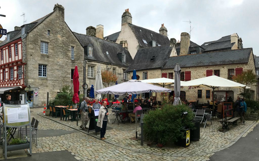 It started to rain quite heavily (as forecast) so we stopped in to a creperie in the Place au Buerre for a spot of lunch.