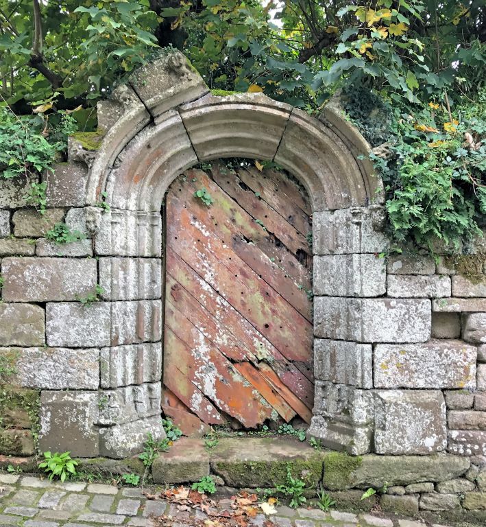 An interesting looking door in Locronan.