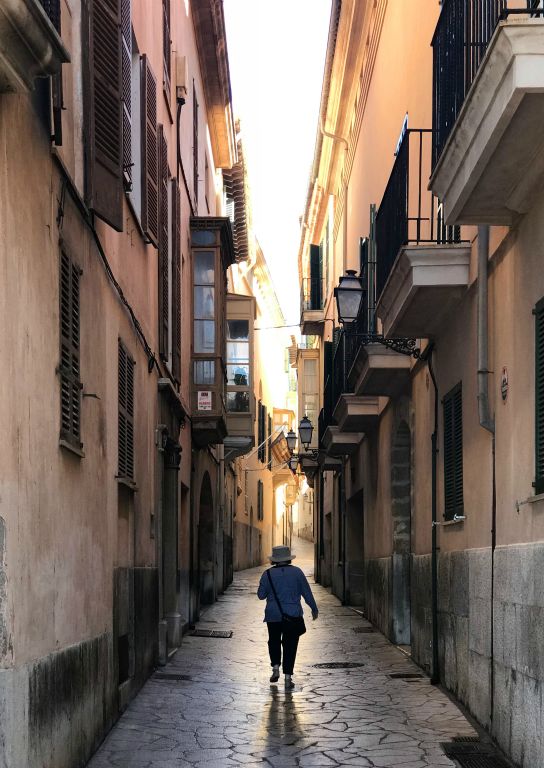 Judith walking in the narrow roads of the old town. And these are very much real, live roads. You often had to squeeze against the walls to make room for the passing traffic.