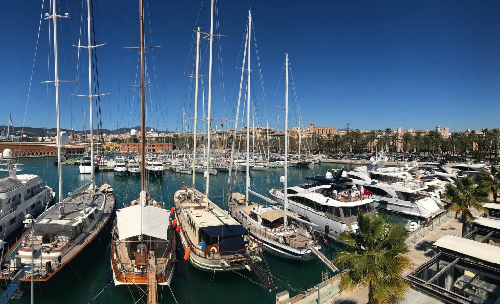 The Palma marina is possibly the most enormous marina that I have ever seen. There must have easily been a couple of thousand boats in it.Time to catch our coach back to the resort.