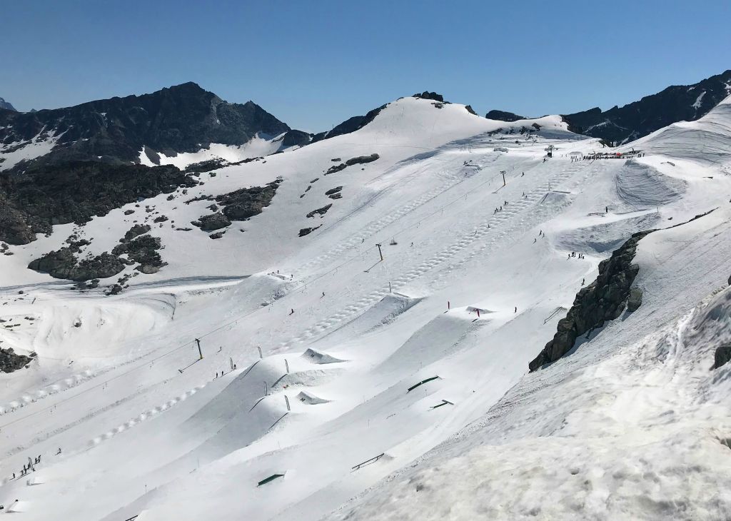 ...and the Hosrtman Glacier, where there were lots of people skiing, even in the 30C heat!