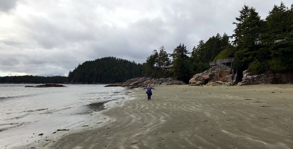 Judith on the deserted Tonquin Beach.Beers sampled today:- Whistler Brewing Pineapple Express Wheat Ale (that we brought with us from Whistler)- Tofino Brewing Kelp Stout