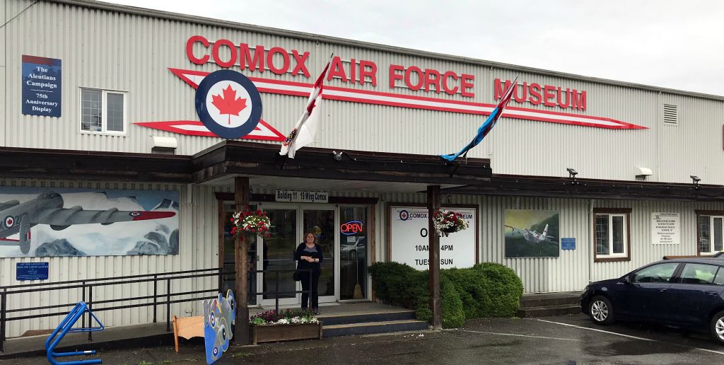 Next stop on my list was the Comox Air Force Museum, which basically charts the history of the Canadian Air Force in Comox. They've got a big field full of planes a few hundred yards up the road, but as it was still raining heavily we decided to give that a miss and just head straight for the indoor museum bit.Even though the museum is not terribly big, they'd clearly put a lot of effort into it and it was a very interesting way to spend an hour or so.