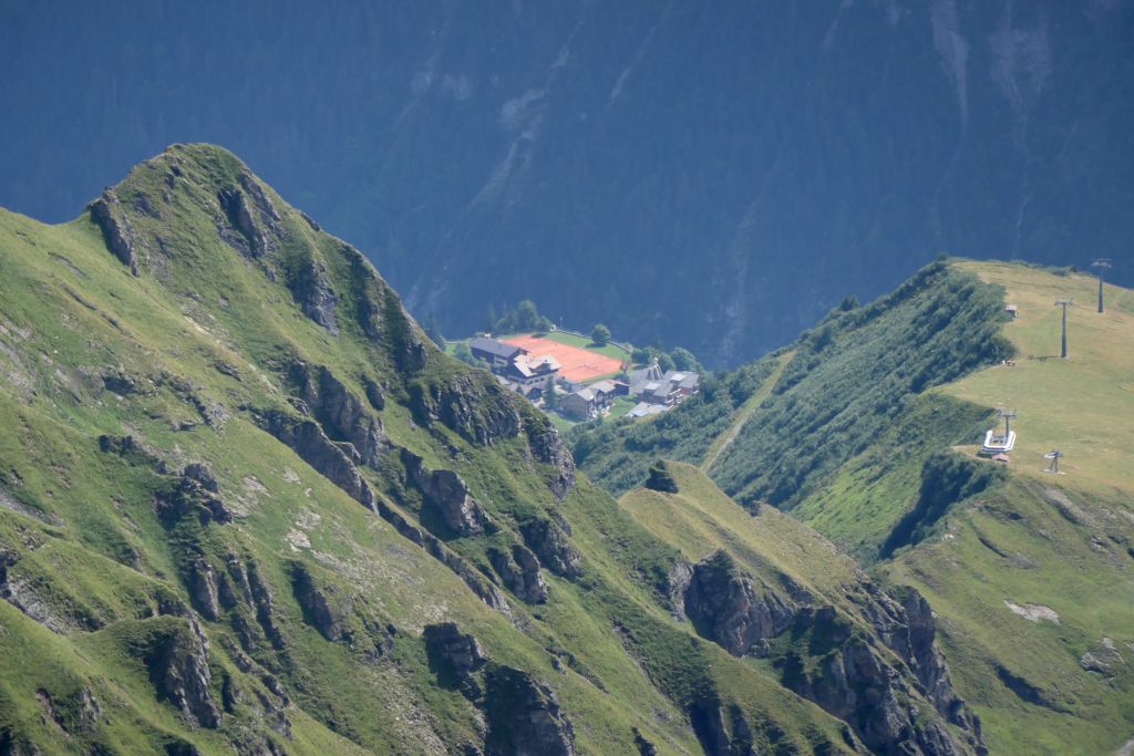 This was the only bit of Murren visible from Schilthorn. I never did get the chance to stand on the tennis court and see if I could see Schilthorn from there.