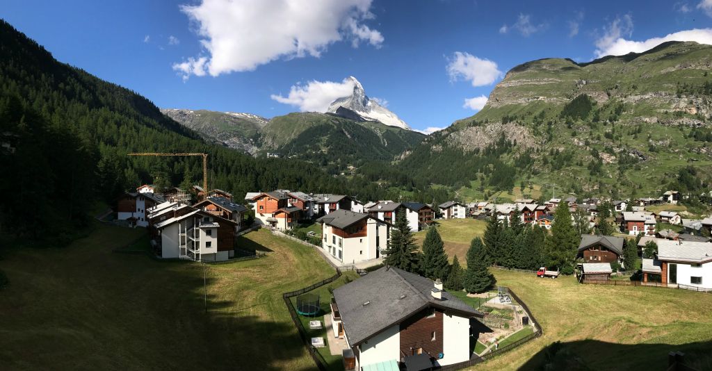 Friday - Another good weather forecast so we decided to get some value from our Peak Passes and get the cablecar up to Klein Matterhorn, a trip that would normally cost CHF 100 (about £80) on its own!
