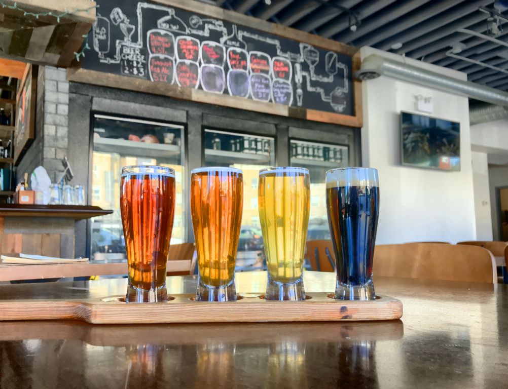 First we popped into Situation Brewing for a flight of beer (a sample set of four beers of your choice because I don't have the capacity for four full pints) and a bite to eat.