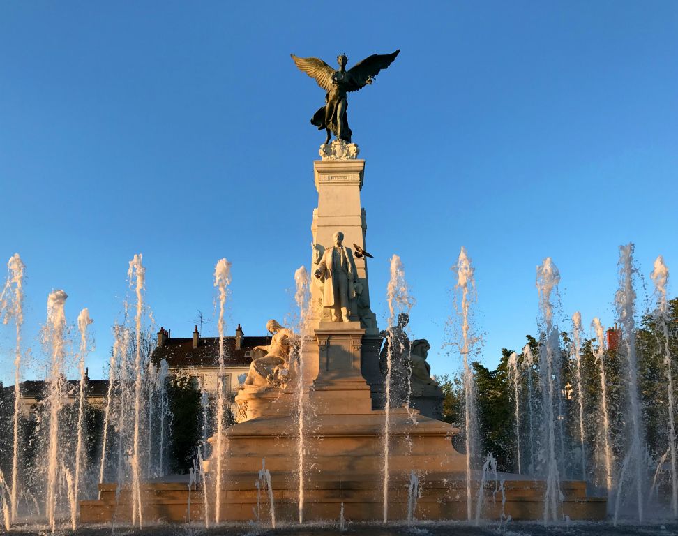 The fountain in the Place de la Republique was looking very smart in the early evening sunshine.