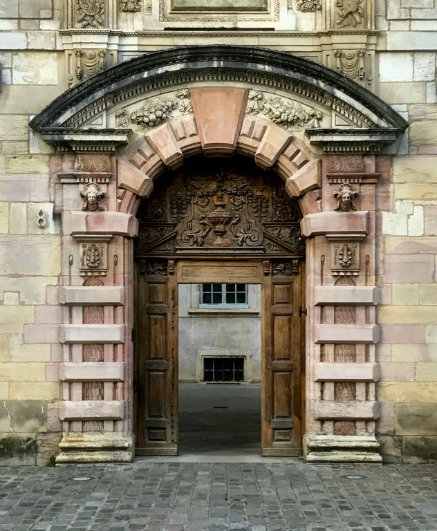 Another interesting door photo for my collection (although this one is more of a doorway than an actual door). I think this might have been the entrance to a military acadamy, but I might also have got that completely wrong.