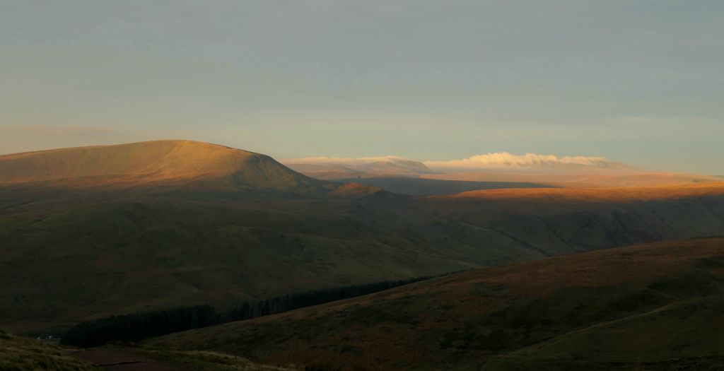 Shortly after I set off, the rising sun was just starting to catch the tops of the hills.