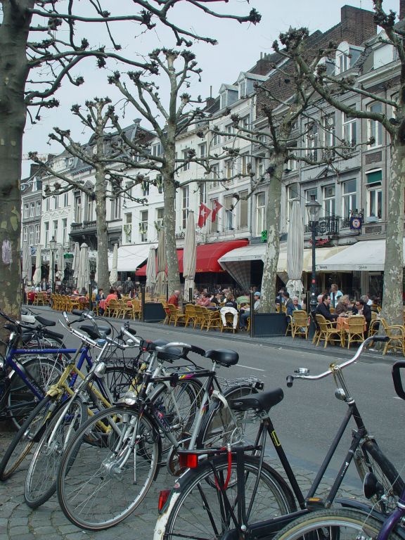 On the way through the Netherlands we stopped for a spot of lunch in Maastricht. Quite pleasant. Lots of bikes and pavement cafes. Very European.