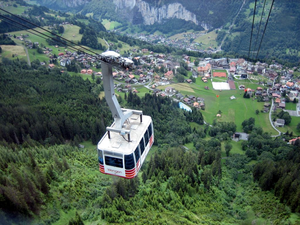 Having returned to Mannlichen, we had the option of getting a cable car straight back to Grindelwald, or going down to Wengen in the next valley. As it was still only mid-afternoon, we thought we'd go and have a look at Wengen.