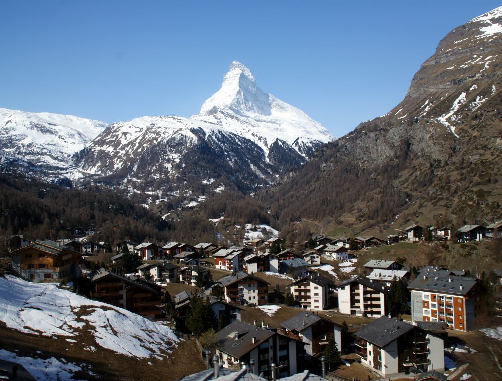 After a very nice breakfast in the hotel, we picked up our lift passes from reception (all sorted out for us by the hotel - nice) and walked the couple-of-hundred metres to the station to get the train to Gornegrat. This is a picture of Zermatt from the train.