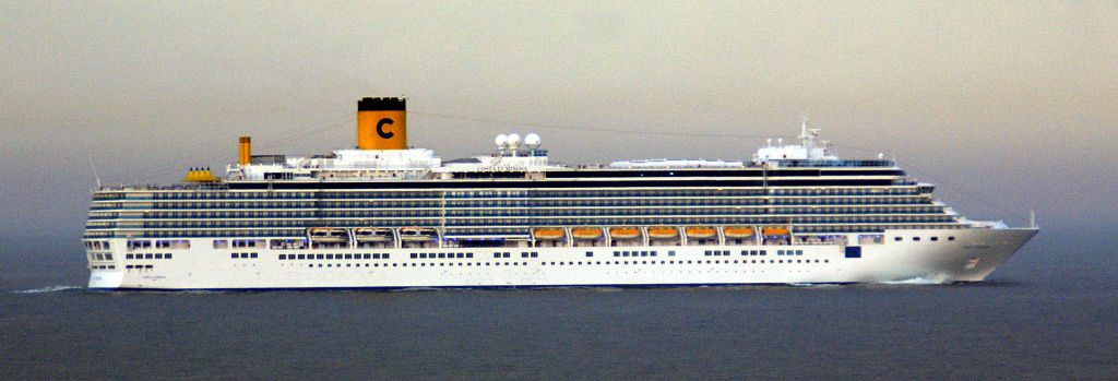 Later in the evening, we passed this cruise ship. Apart from the shape of it's funnels, it appeared to be a duplicate of Arcadia. Unfortunately we were not close enough for me to be able to make out its name.