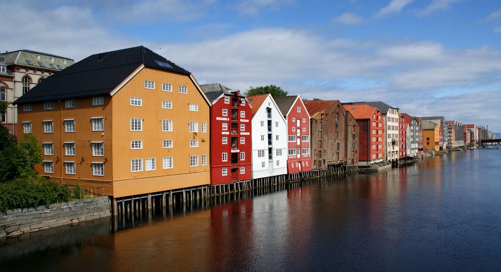 We were back in the centre of Trondheim, looking at the colourful buildings on stilts in the river.