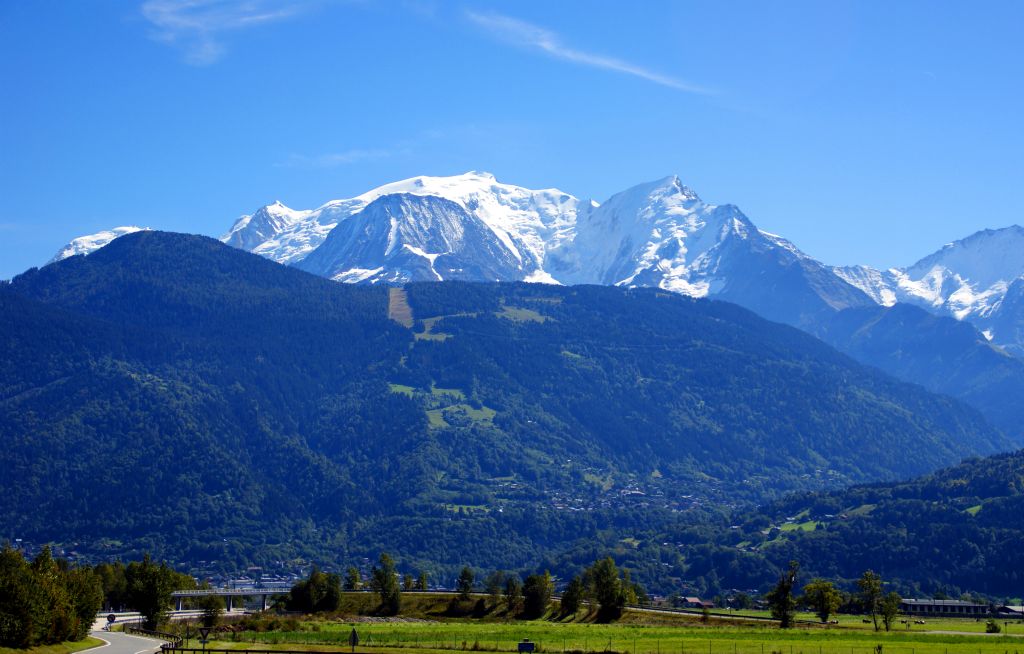 We picked up our hire car at the airport and headed for Chamonix, which is a little over an hour's drive to the south-east of Geneva. This was our first view of Mont Blanc, from a service area on the motorway.