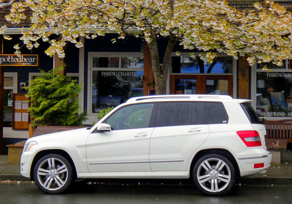 Handily, the only thing they had to hand was this rather super Mercedes GLK350. I'm surprised these aren't sold in the UK, as they'd fit nicely into the popular "small" SUV class.