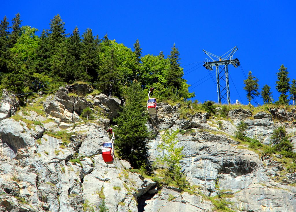 A while later I passed the small cablecar at Stafeli, which rises a modest 300m (~1,000 feet) up the side of the valley.